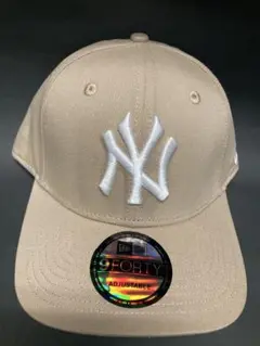 New Era NYロゴ Beige色White刺繍キャップ男女用フリーサイズ