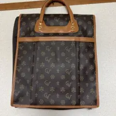 ロゴ入りの黒と茶色のビジネスバッグ