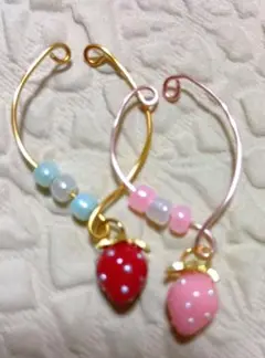 いちごのイヤーカフ２種類