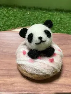 ハンドメイド☆羊毛フェルト☆ぱんだちゃんどーなつ☆いちごミルク