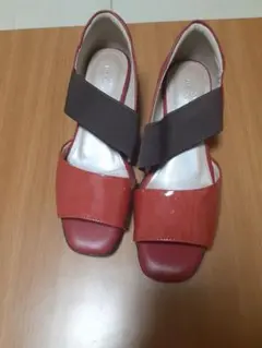 レッド オープントゥ サンダル クロスストラップ