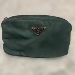 プラダ　ミニコスメポーチ　三角ロゴ金具ナイロンポーチ　カーキ