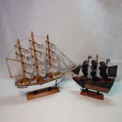 木製帆船と海賊船のミニチュアセット