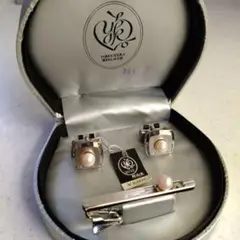 [未使用] 桂由美 ネクタイピン＆カフスボタンセット ケース付