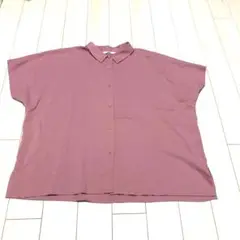 今日だけ価格。ユニクロのくすみピンクの肌触り良いブラウス