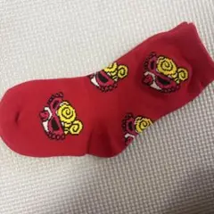 赤いキャラクター柄ベビー靴下