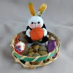 ちりめん細工[うさぎと秋飾り]置物