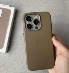 【新品】純正互換品 iPhone15 ケースレザーケース トープ