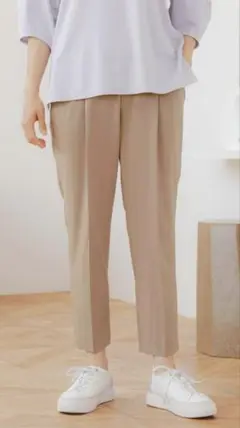 【美品/Elura】Elkotona　テーパードパンツ　S　ベージュ系