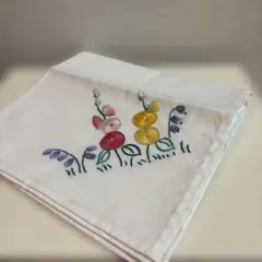 花の刺繍入りナプキン