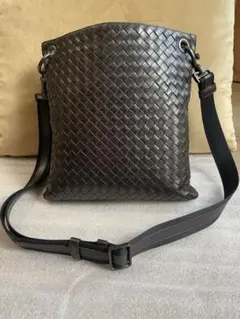 美品 ボッテガヴェネタ イントレチャート ショルダーバッグ 斜めがけ レザー