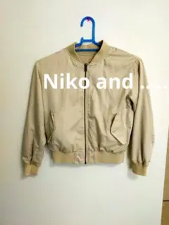 Niko and..ベージュ ボンバージャケット ジッパー付き
