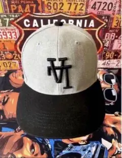 【新品❣️】LA(逆ロゴ)キャップ　CAP グレー黒