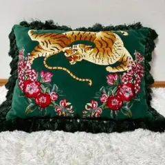 未使用級　GUCCI クッション　グリーン　フリンジ　タイガー　ハチ