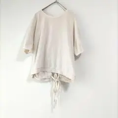 〈ウィゴー〉オフホワイト　後裾リボン　Ｔシャツ　F