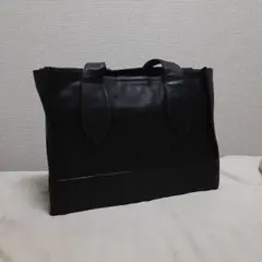イッセイミヤケ　黒レザートートバッグ　男女可