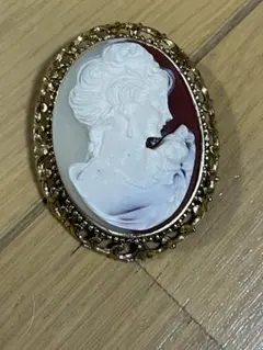 カメオ風ブローチ