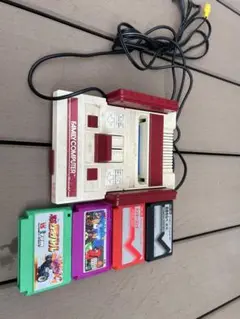 Nintendo ファミコン　本体　初代ファミリーコンピュータ　ソフト付き