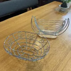 花柄の金属製オーバルバスケット　ワイヤーカゴ　2個