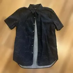 美品　　　Theory 半袖シャツ 黒柄入り