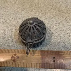 古い 小さい小物入れ