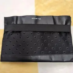 ブラック エンボス加工 クラッチバッグ