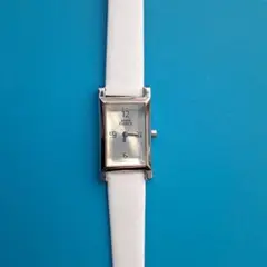 稼働品 ANNE KLEIN シンプルでエレガントなデザイン