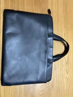黒いレザービジネスバッグ