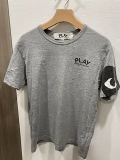 プレイコムデギャルソンのTシャツ