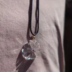 クリスタル花形ペンダント