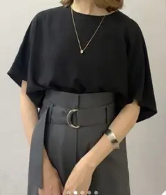 未使用タグ付き　【サラッとした素材感】ストレッチシフォンドルマンブラウス
