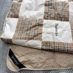 未使用　Burberry 　ダウンケット　羽毛　 膝掛け　レトロ　印字　ロゴ　綿
