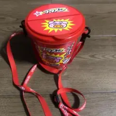 ブタメン カップケース 赤 白