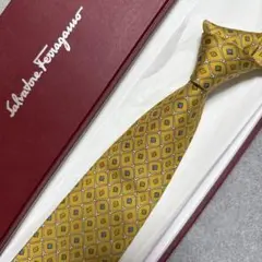 美品　サルバトーレフェラガモ　ネクタイ　黄色系