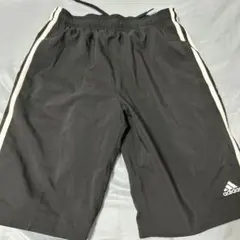 adidas 黒 ハーフパンツ サイドストライプ