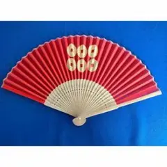 赤とクリーム色の扇子