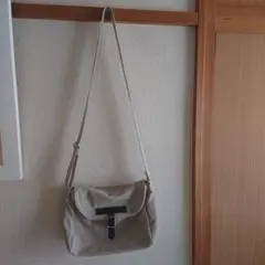 ベージュ キャンバス ショルダーバッグ