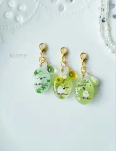 〈シマエナガのミニチャーム３個セット・草色〉