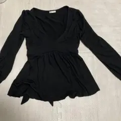 【美品】ブラック Vネック 長袖 フレアシルエット　バックリボン　トップス