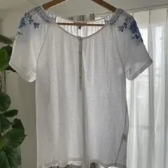 LA ラッキーブランド カットソー 白 袖刺繍　Ｍサイズ