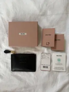 miu miu ブラック レザー カードケース