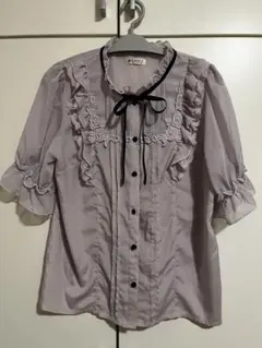 axes femme フリル付きラベンダーカラー ブラウスシフォン半袖