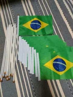 12Pcsブラジルのミニフラッグハンドパレードのためのスティックブラジルの国旗