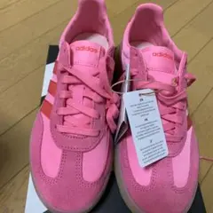 アディダスピンクスニーカー