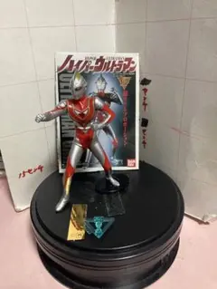 ハイパーウルトラマン　 ウルトラマンガイア　 バンダイ 台付 シールパーツ付き