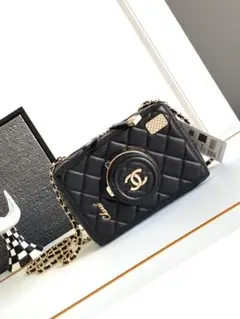CHANEL ブラック キルティング フラグメントケース