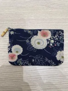 花柄刺繍ネイビーポーチ