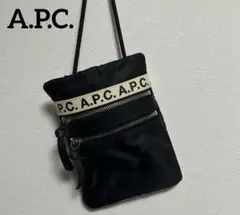 A.P.C. アーペーセー　ブラック サコッシュ　ショルダーバッグ　ナイロン　黒