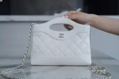 CHANEL ホワイト ショルダーバッグ