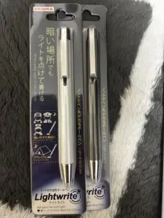 ノックでペン先が光るボールペン